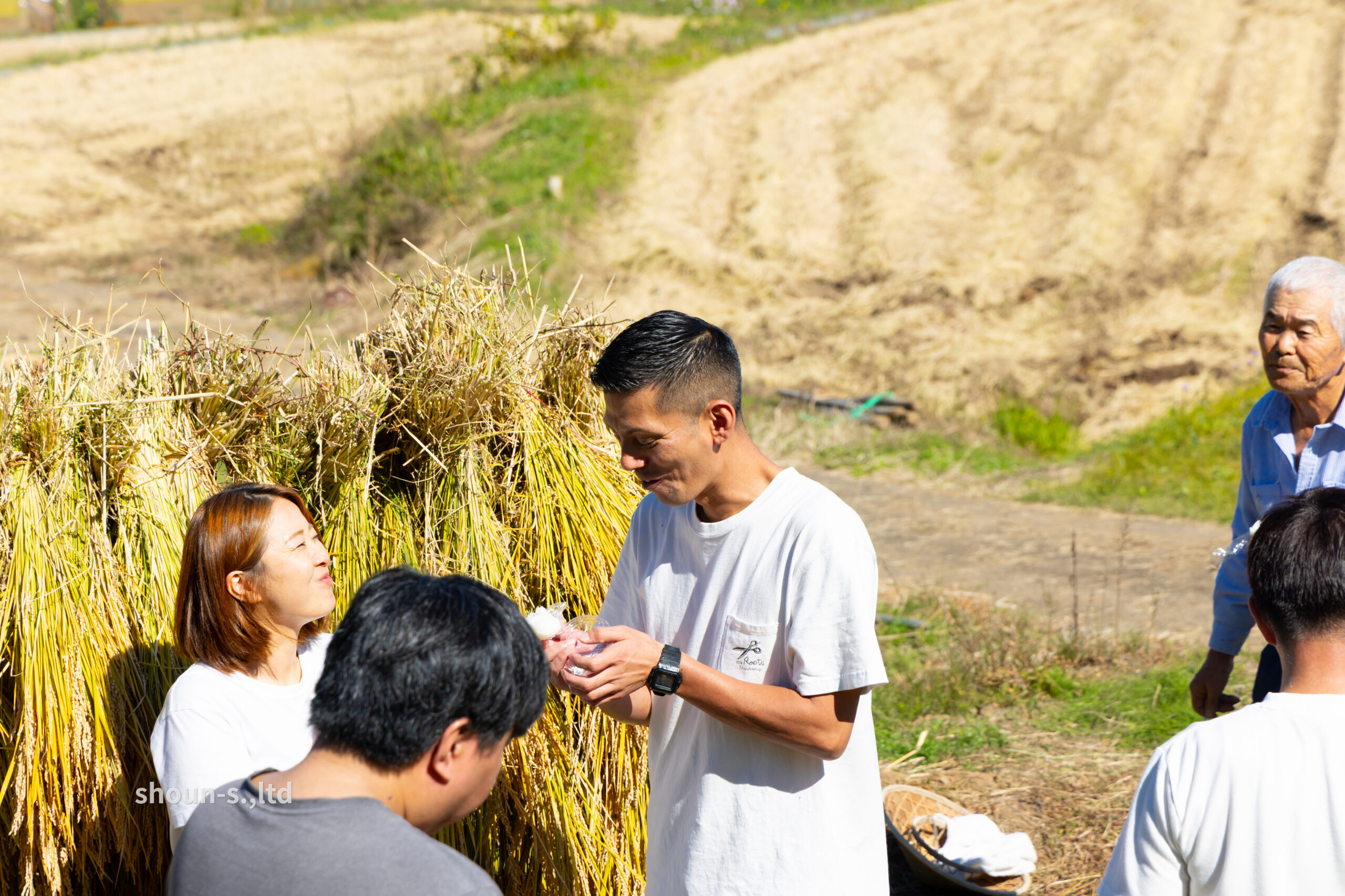長野県佐久市で実施された株式会社商運サービスの田植え・お米作り体験の全体風景
